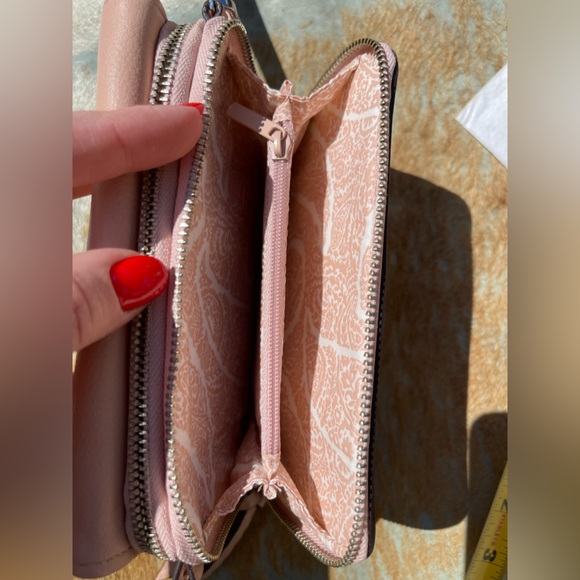 Vera Bradley, Leather cross body wallet in light pink, never used! - Picture 5 of 5
